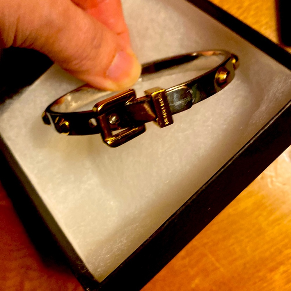 4 unisex bracelets good for Holidays